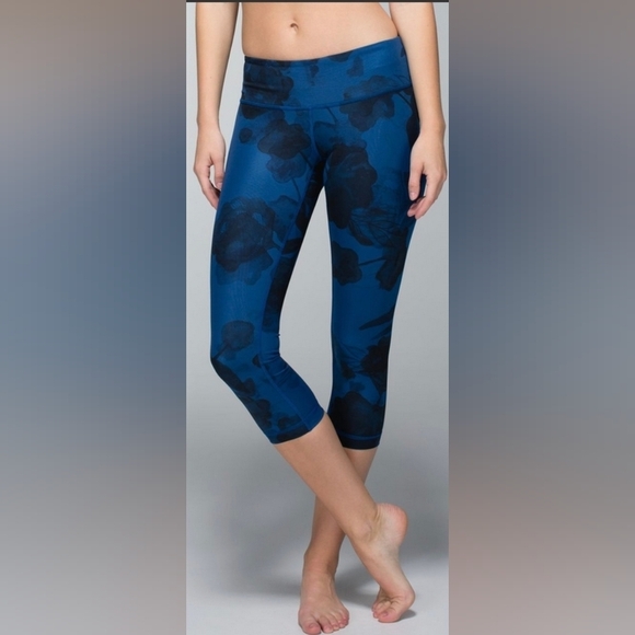 Lululemon Wunder Under Crop II *Full-On Luxtreme Jumbo Inky Floral Black Inkwell - Picture 1 of 7